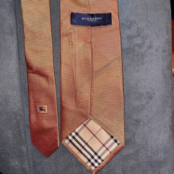 Burberry Vertical Striped 100% Silk Tie - Picture 3 of 7
